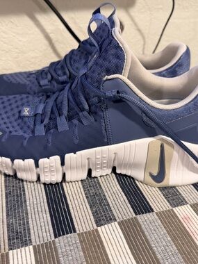 Nike Women's Blue and White Sneakers